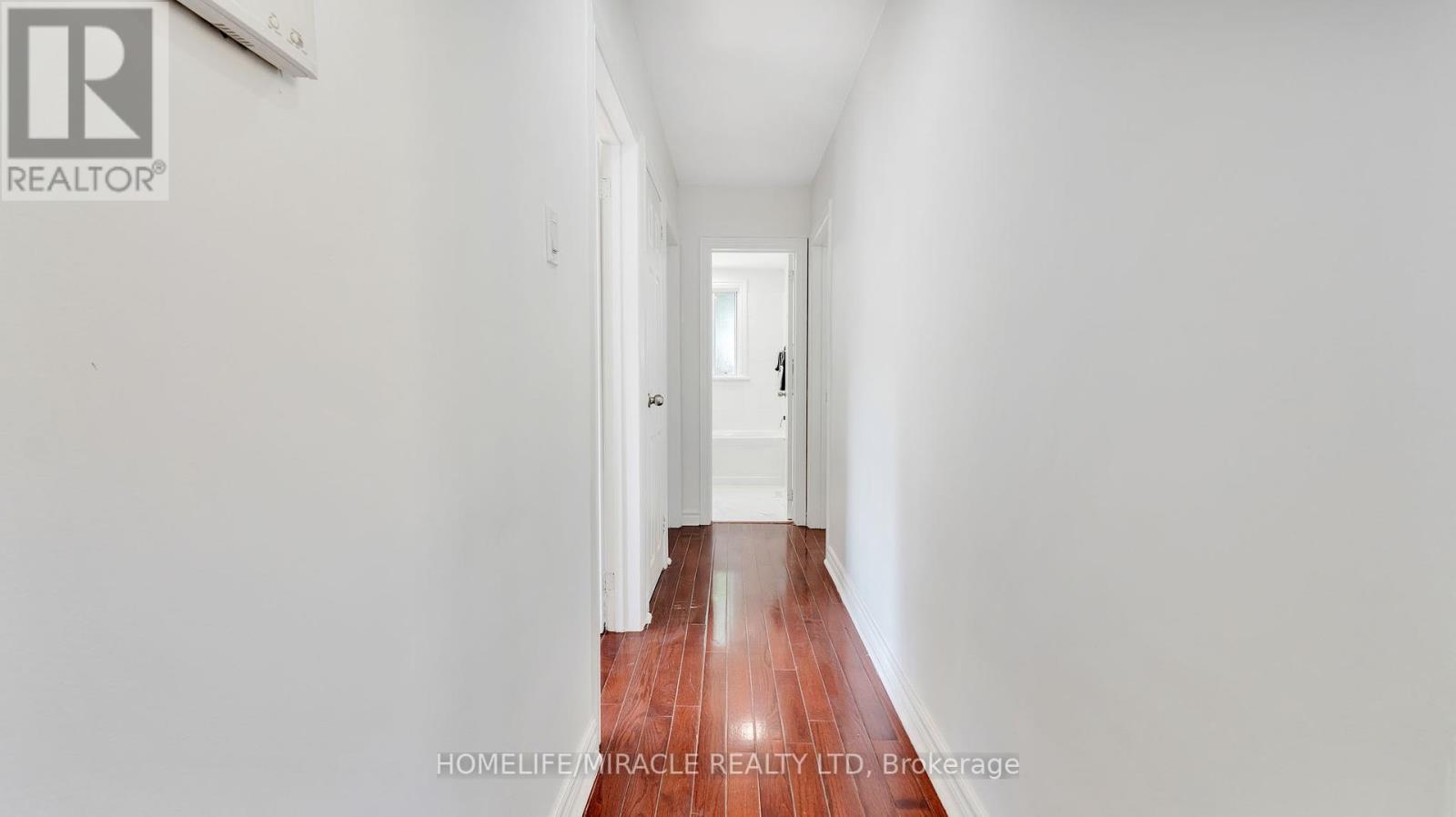Photo 18 of 8 Hollyhedge Drive, Toronto ON