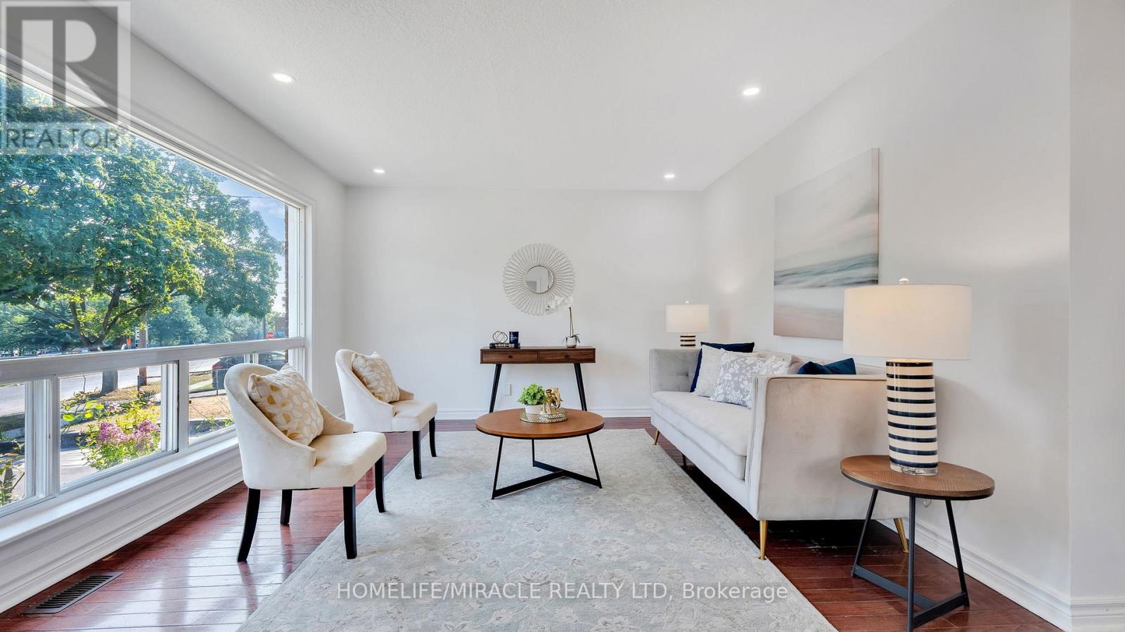 Photo 42 of 8 Hollyhedge Drive, Toronto ON