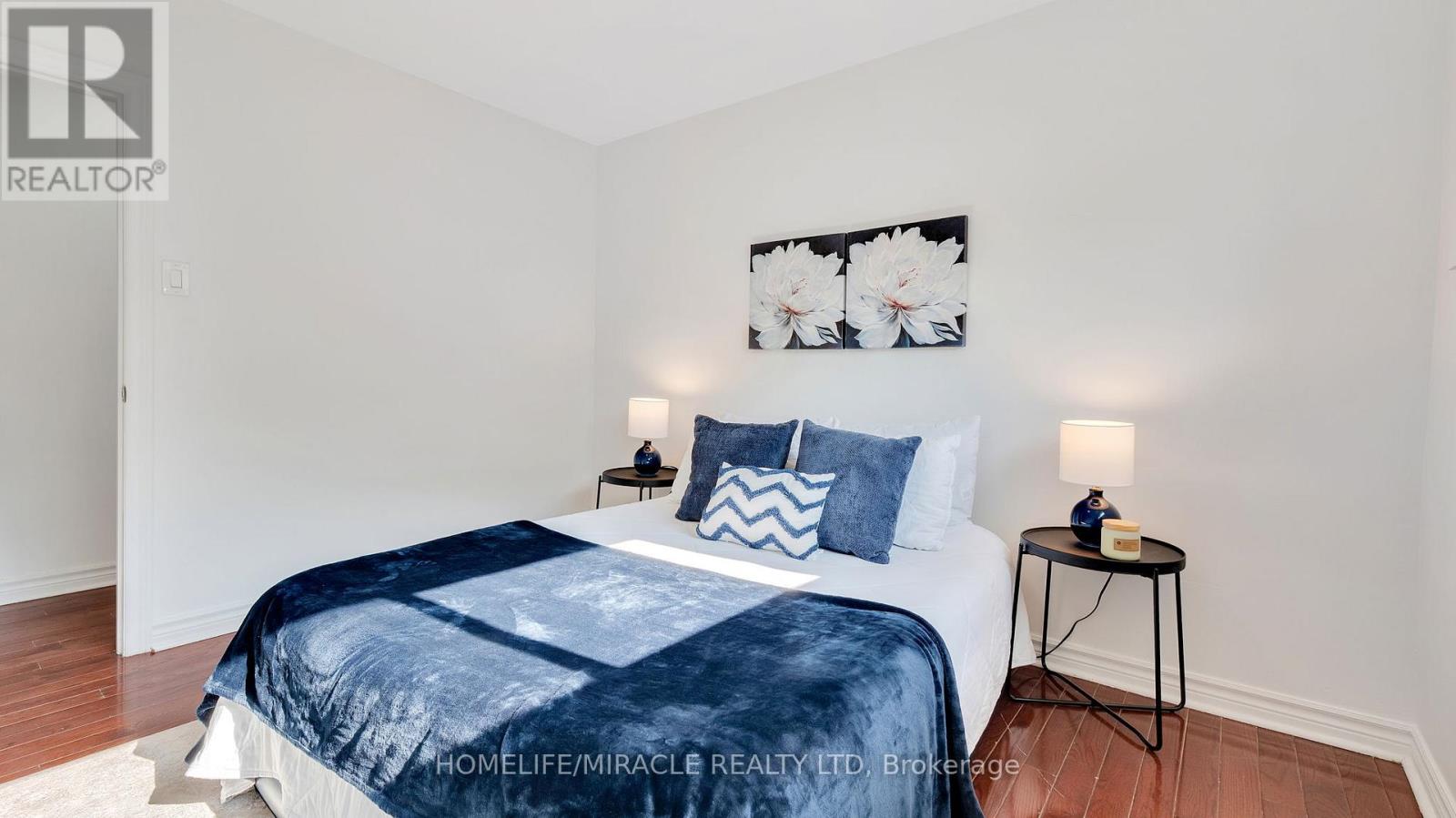 Photo 7 of 8 Hollyhedge Drive, Toronto ON