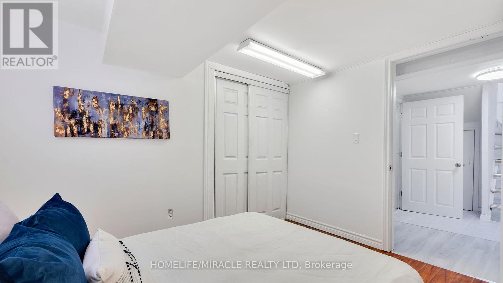 Photo 9 of 8 Hollyhedge Drive, Toronto ON