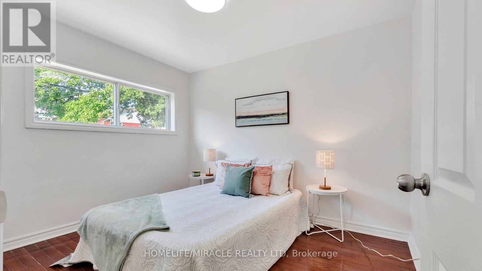 Photo 12 of 8 Hollyhedge Drive, Toronto ON