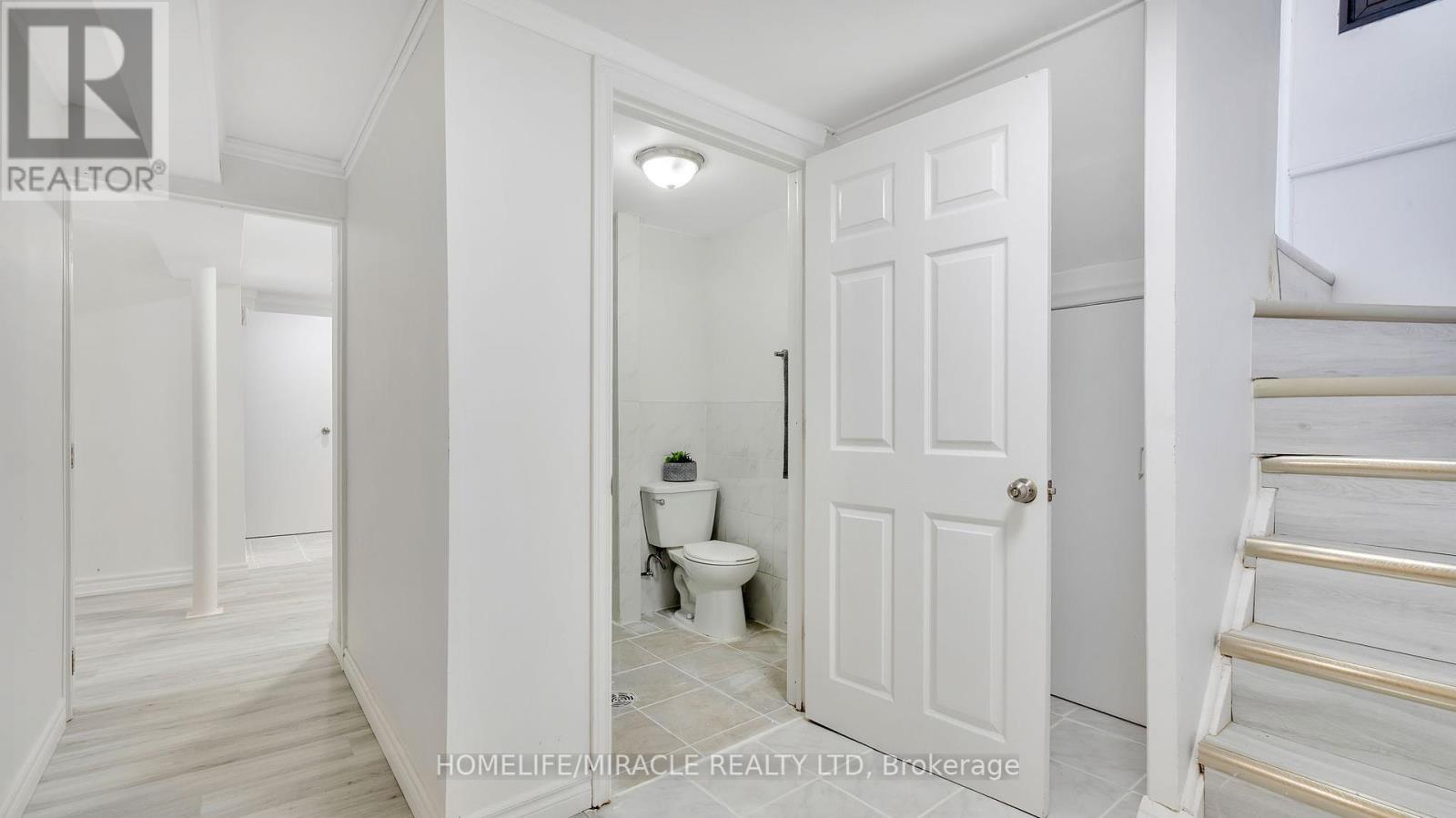 Photo 48 of 8 Hollyhedge Drive, Toronto ON