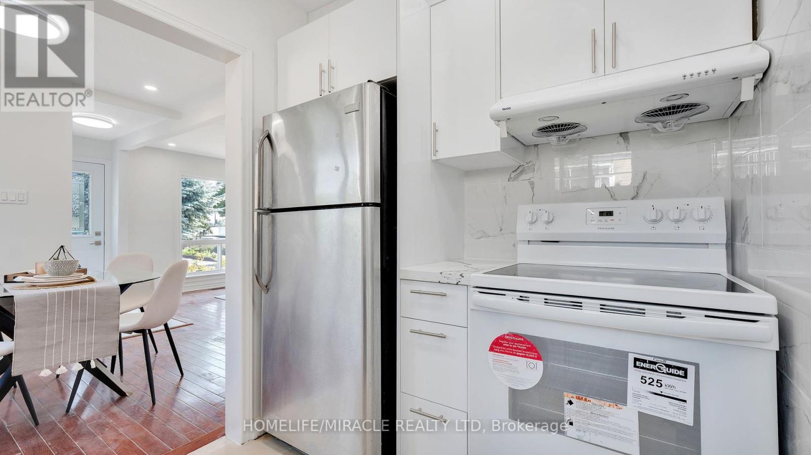 Photo 29 of 8 Hollyhedge Drive, Toronto ON