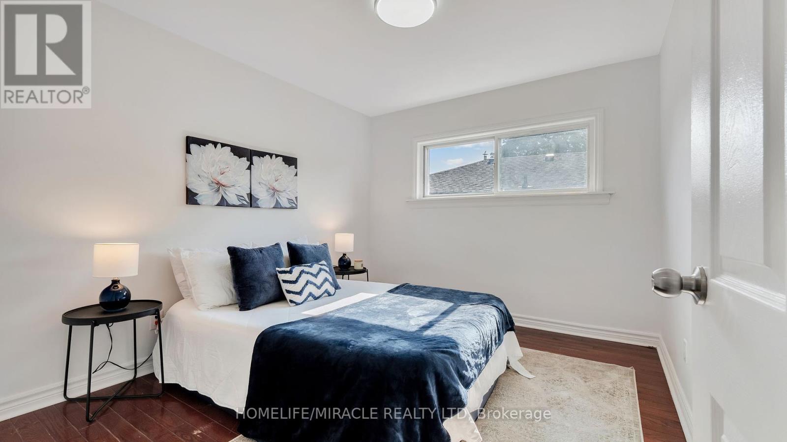 Photo 11 of 8 Hollyhedge Drive, Toronto ON