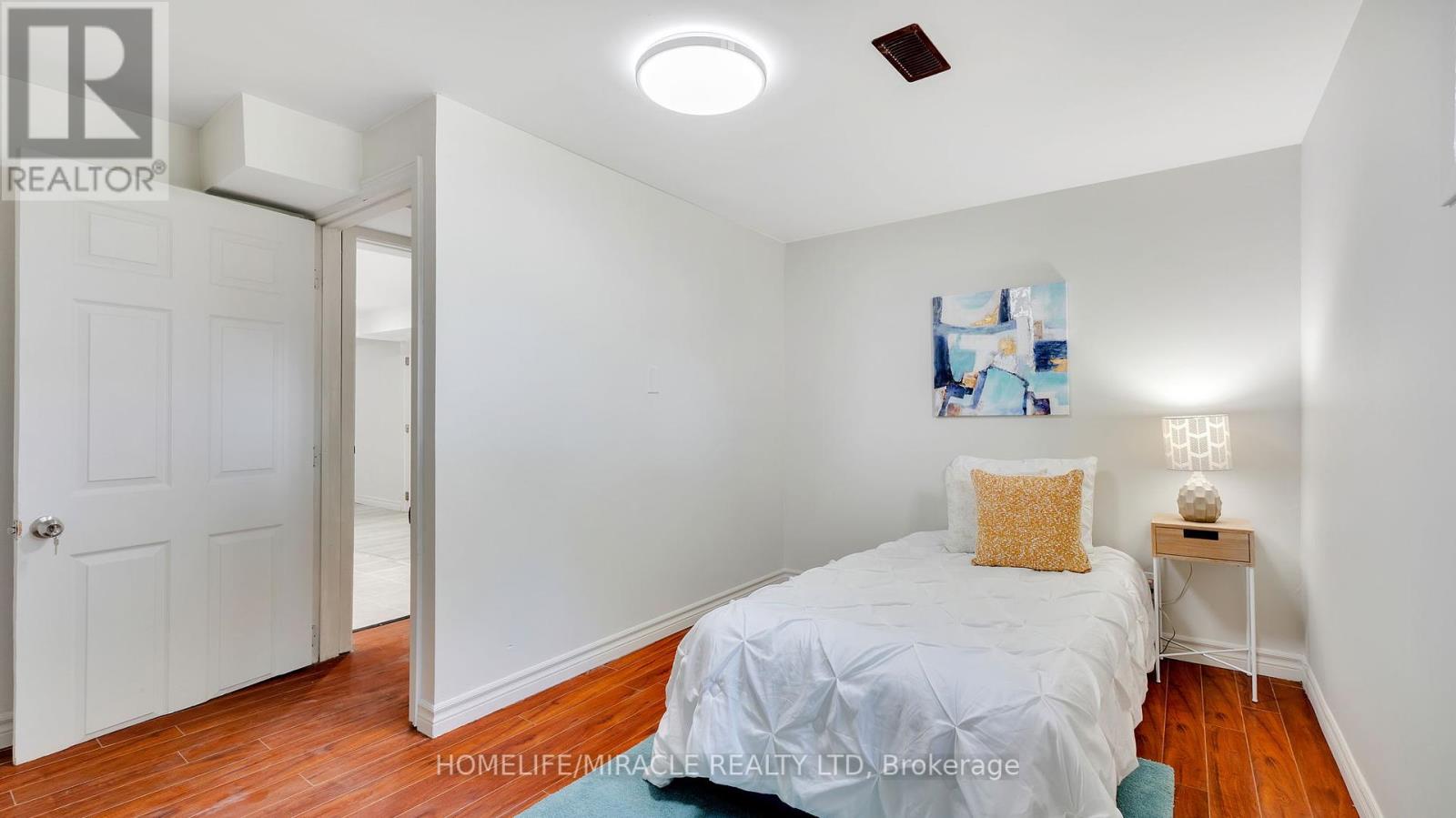 Photo 49 of 8 Hollyhedge Drive, Toronto ON