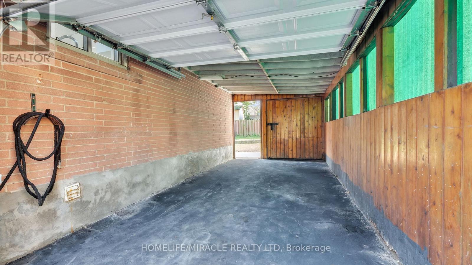 Photo 27 of 8 Hollyhedge Drive, Toronto ON