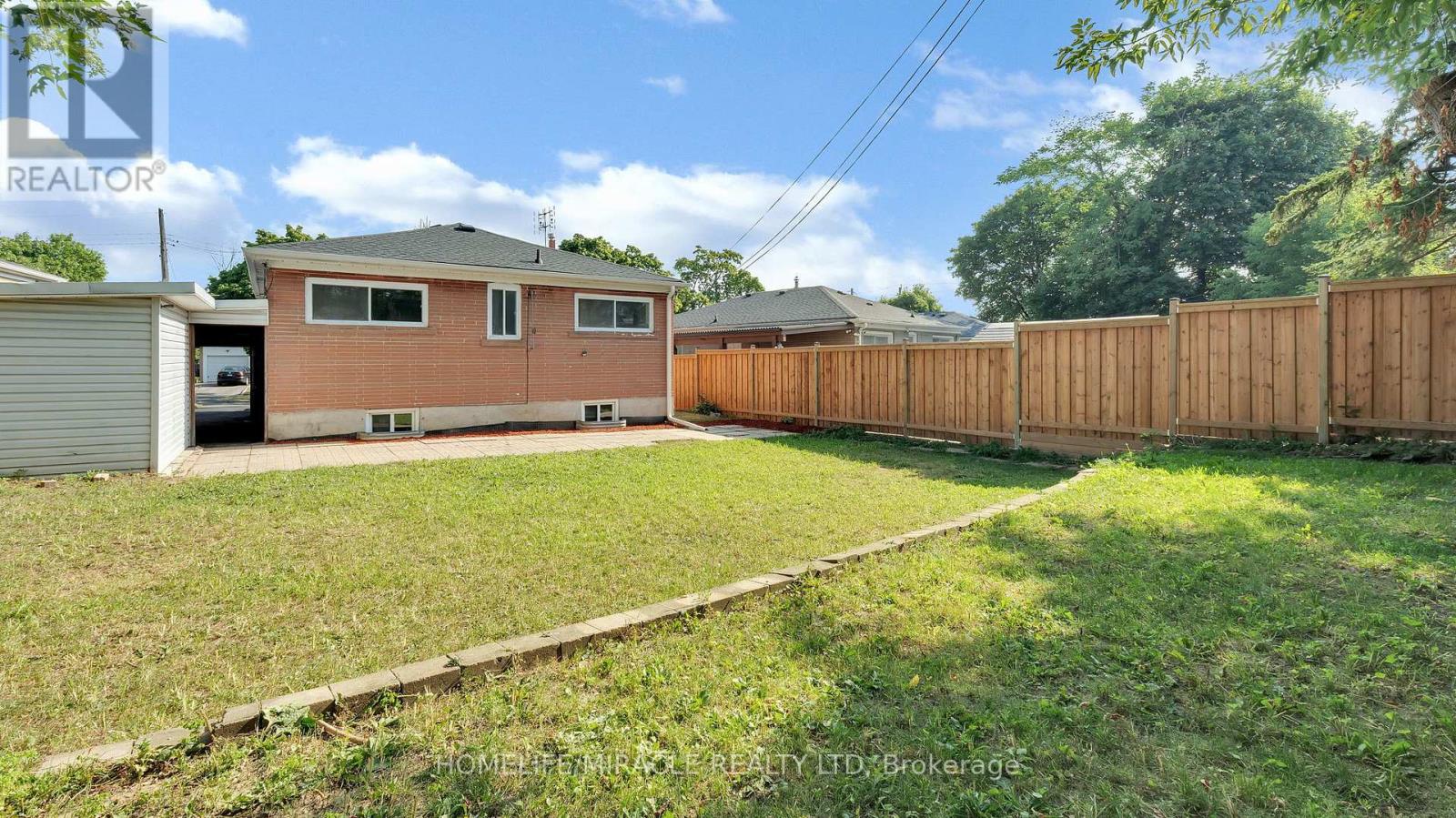 Photo 21 of 8 Hollyhedge Drive, Toronto ON
