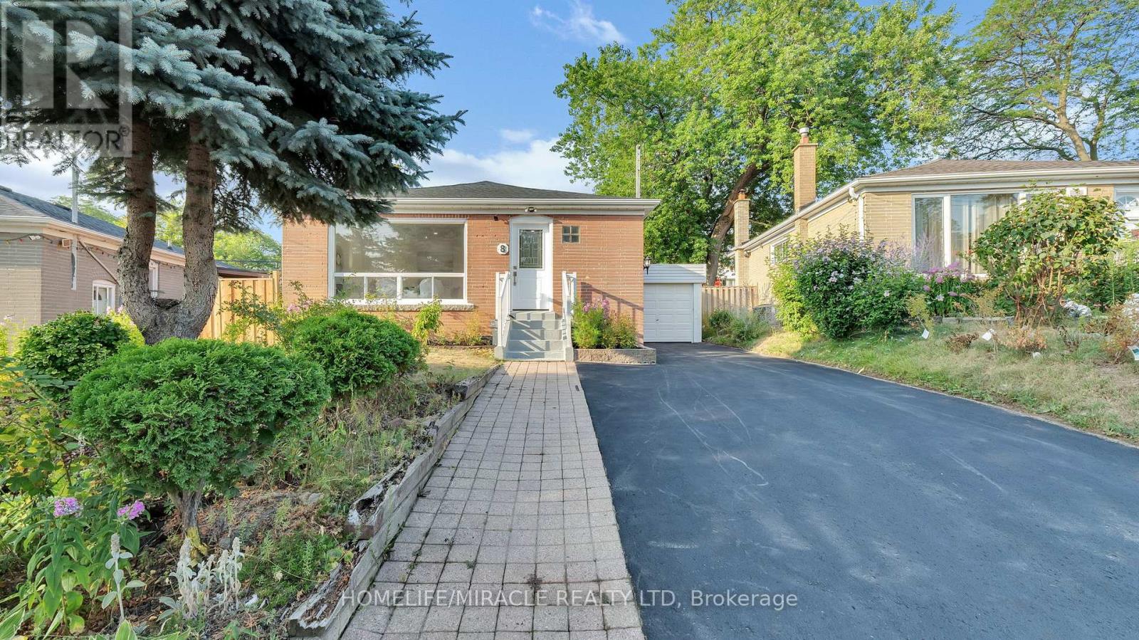 Photo 44 of 8 Hollyhedge Drive, Toronto ON
