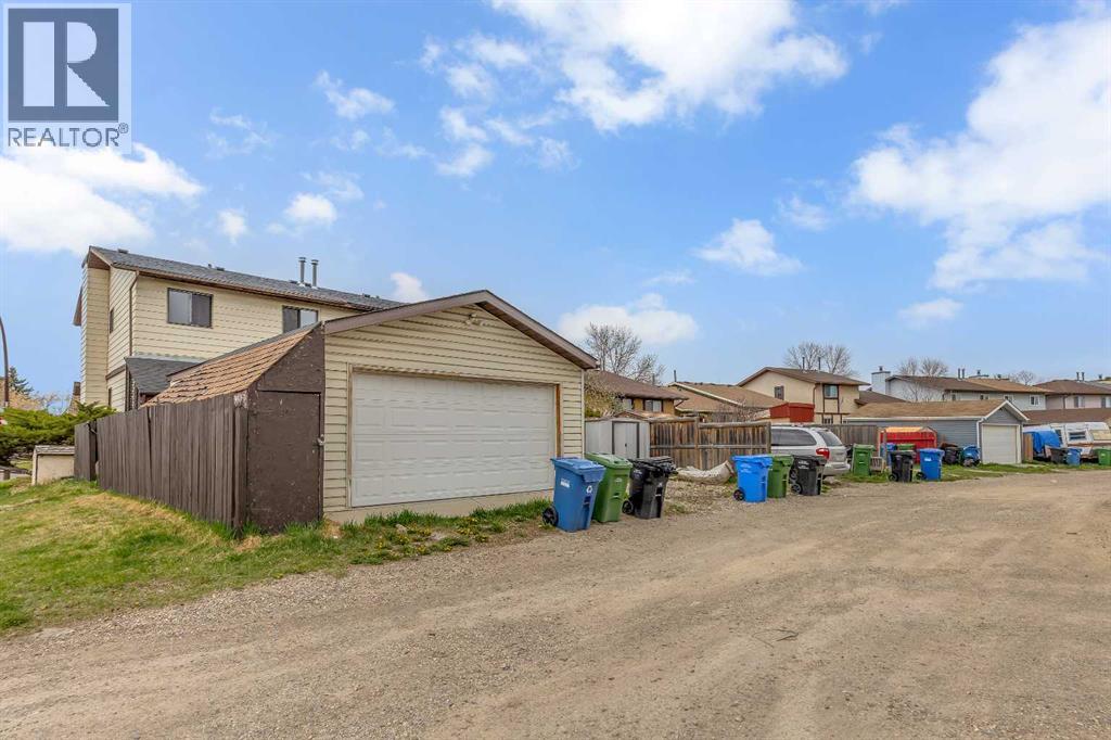 Single Family House for Sale in  Templemont Drive NE Temple Calgary 