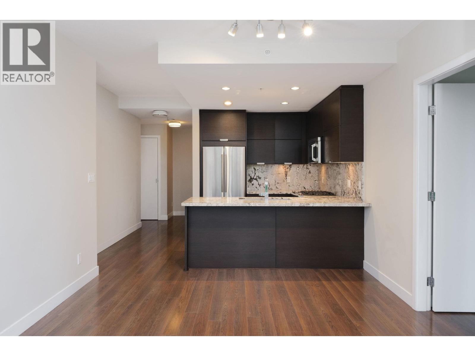 Photo 3 of 207 2077 Rosser Avenue, Burnaby BC