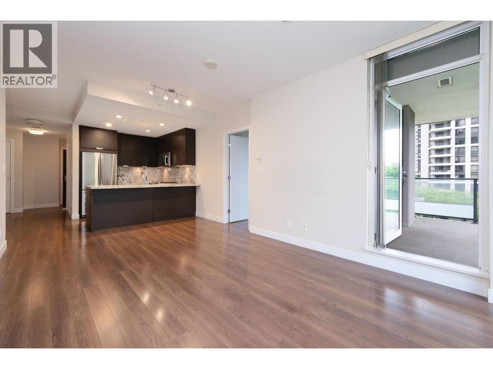 Photo 9 of 207 2077 Rosser Avenue, Burnaby BC