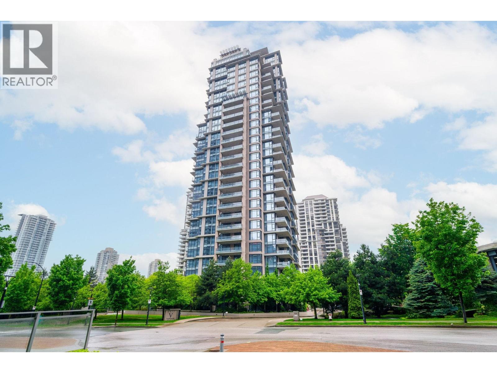 Photo 2 of 207 2077 Rosser Avenue, Burnaby BC