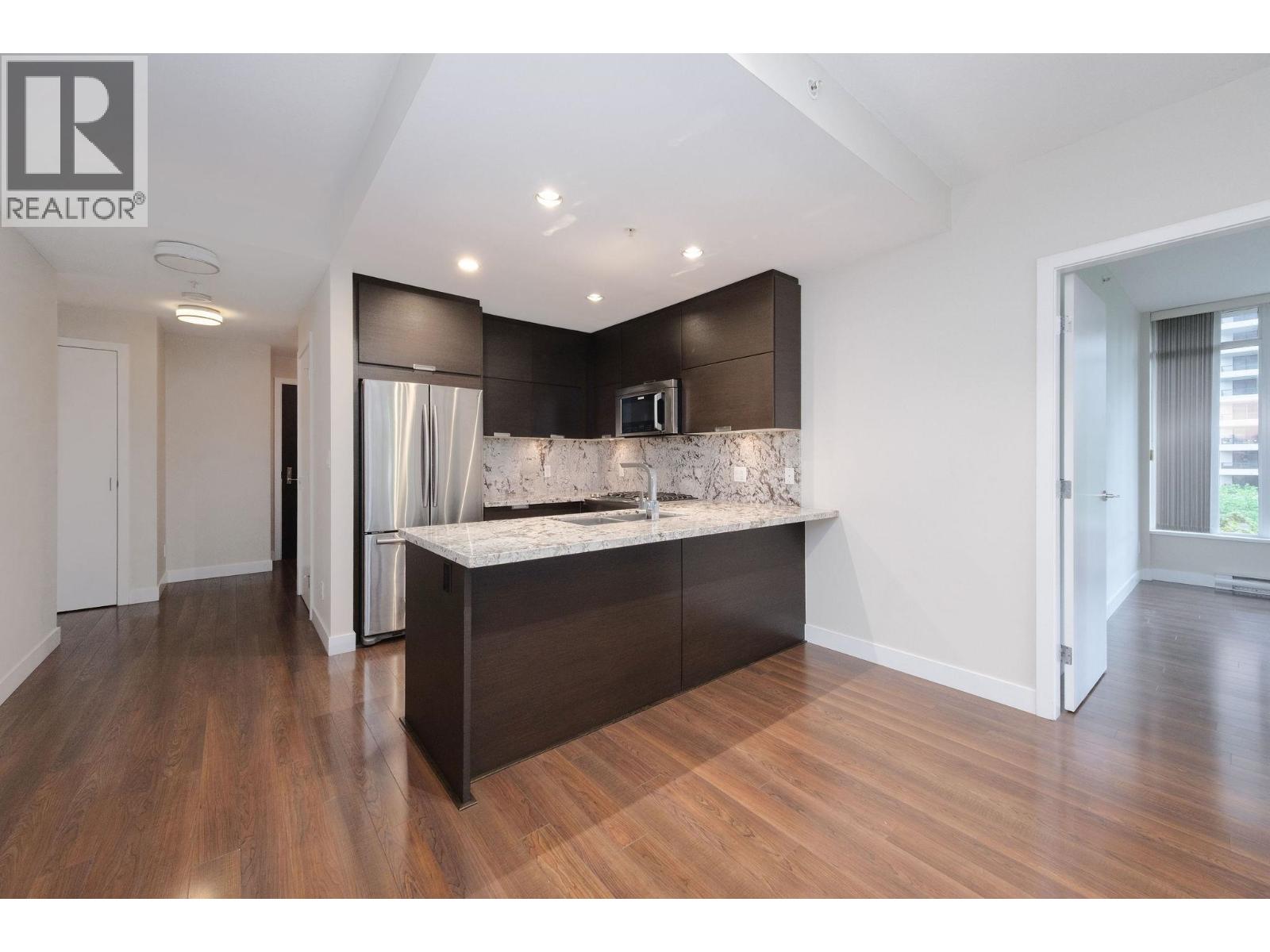 Photo 4 of 207 2077 Rosser Avenue, Burnaby BC