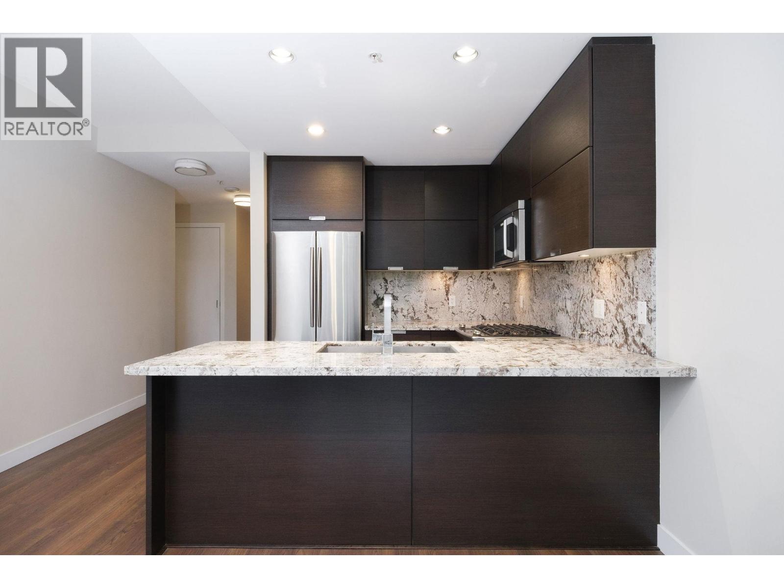 Photo 5 of 207 2077 Rosser Avenue, Burnaby BC