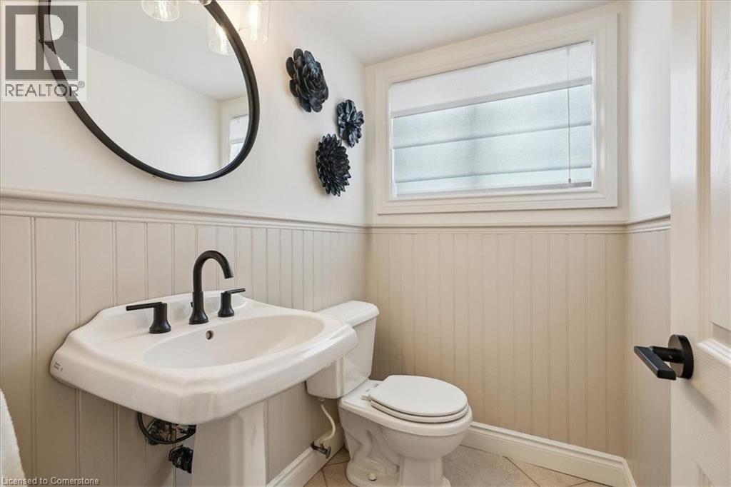 Photo 14 of 10 Azalea Court, Stoney Creek ON