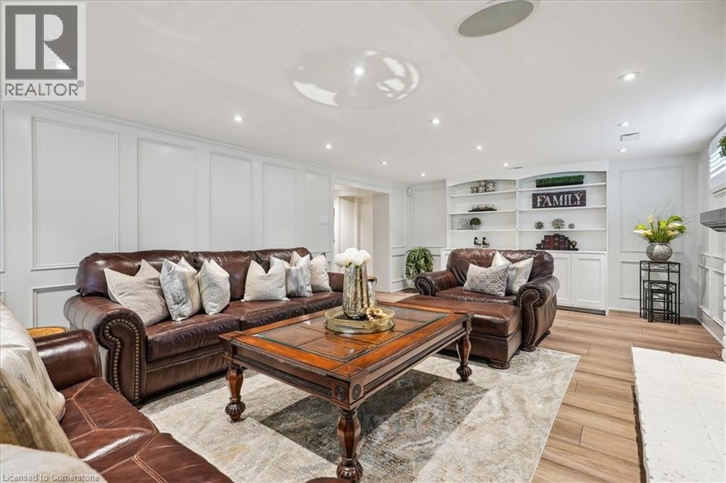 Photo 26 of 10 Azalea Court, Stoney Creek ON
