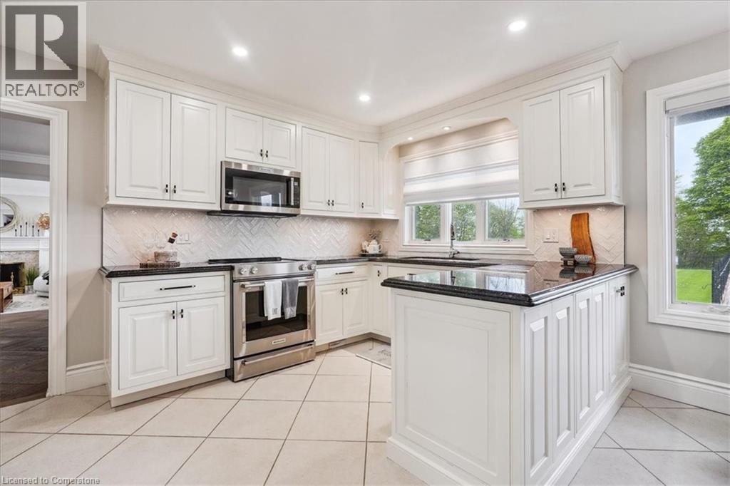 Photo 13 of 10 Azalea Court, Stoney Creek ON
