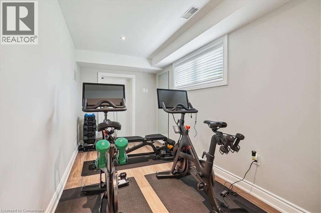 Photo 5 of 10 Azalea Court, Stoney Creek ON