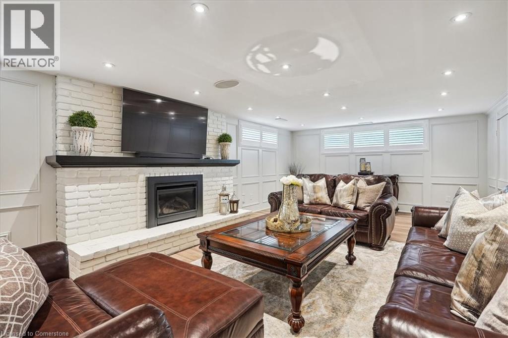 Photo 19 of 10 Azalea Court, Stoney Creek ON