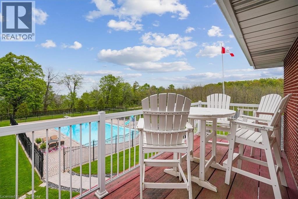Photo 34 of 10 Azalea Court, Stoney Creek ON