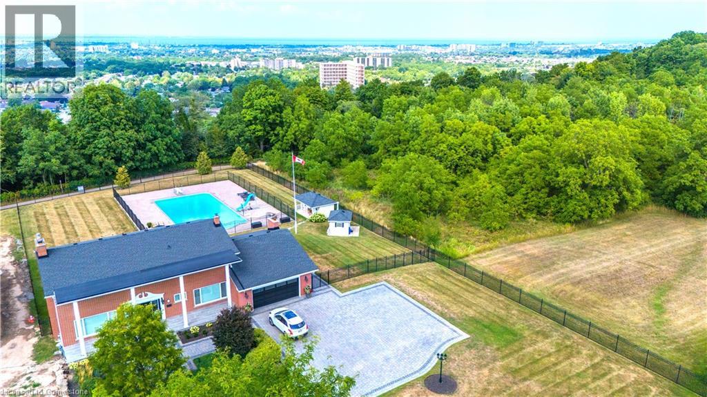 Photo 36 of 10 Azalea Court, Stoney Creek ON