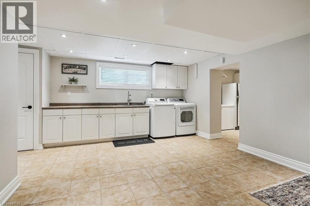 Photo 46 of 10 Azalea Court, Stoney Creek ON
