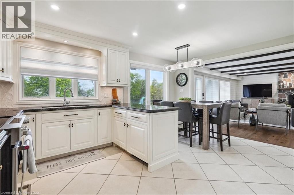 Photo 40 of 10 Azalea Court, Stoney Creek ON