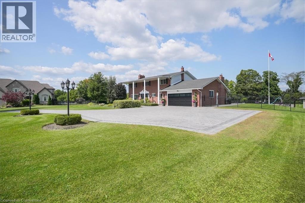 Photo 28 of 10 Azalea Court, Stoney Creek ON