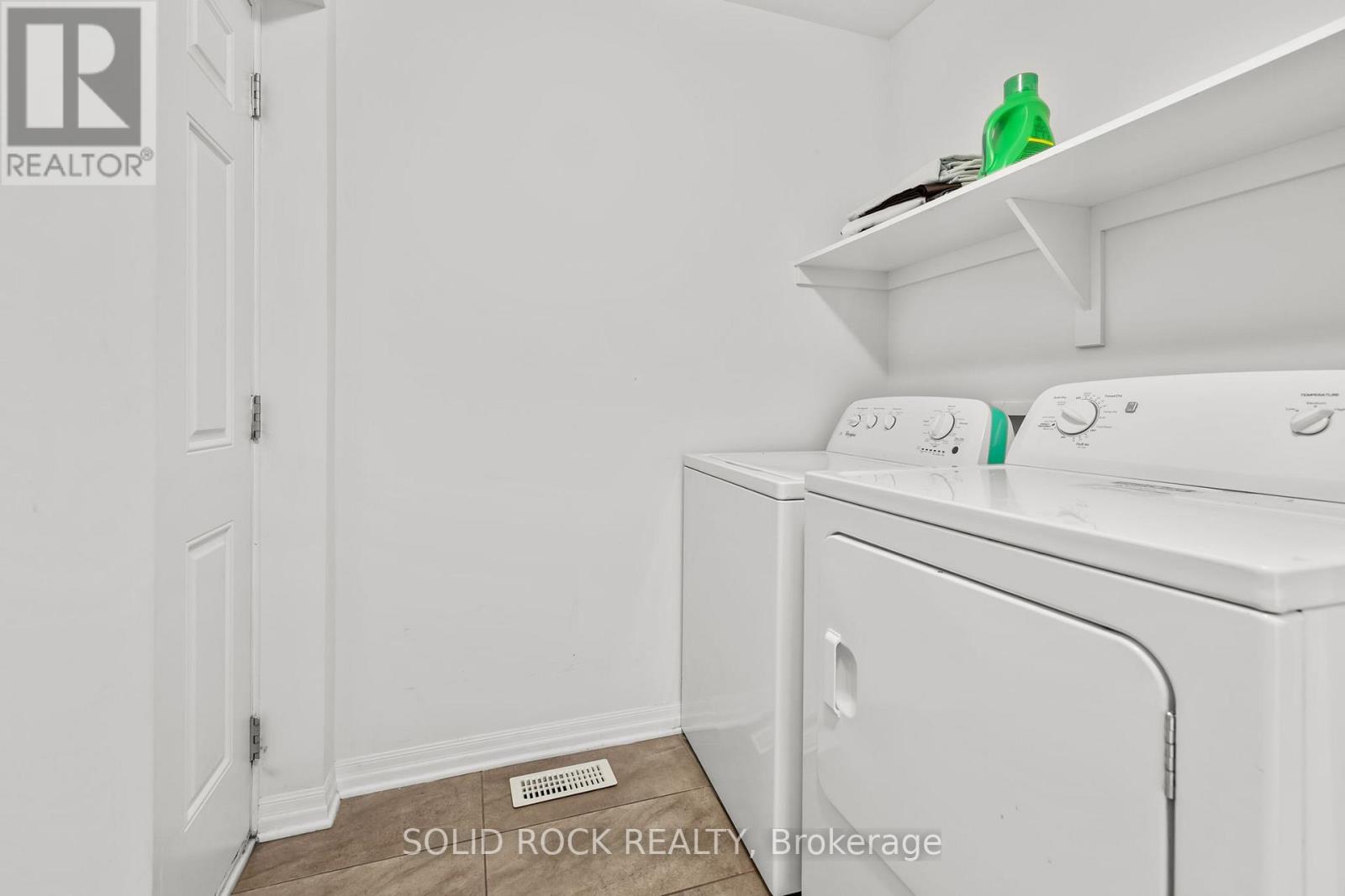 Photo 11 of 153 Hawkshaw Crescent E, Ottawa ON