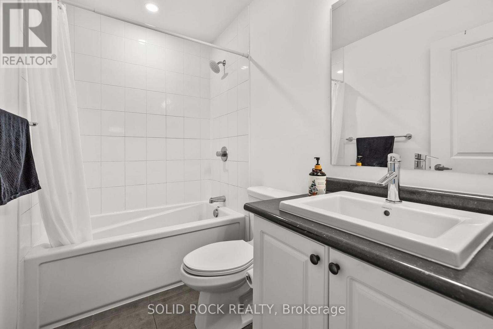 Photo 14 of 153 Hawkshaw Crescent E, Ottawa ON