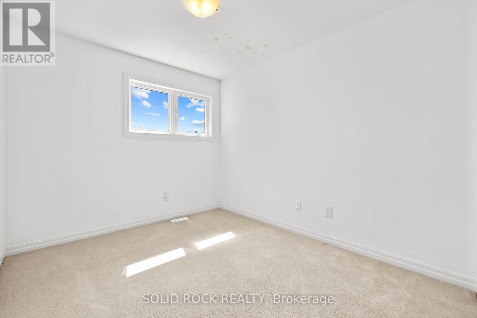 Photo 15 of 153 Hawkshaw Crescent E, Ottawa ON