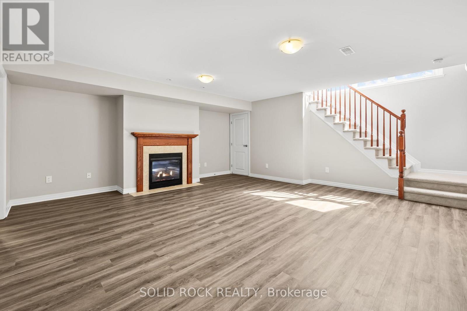 Photo 20 of 153 Hawkshaw Crescent E, Ottawa ON
