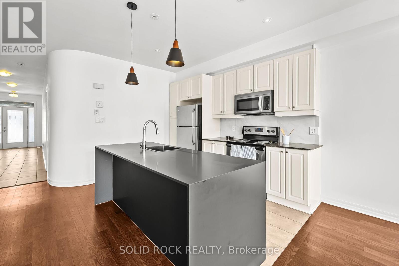 Photo 8 of 153 Hawkshaw Crescent E, Ottawa ON