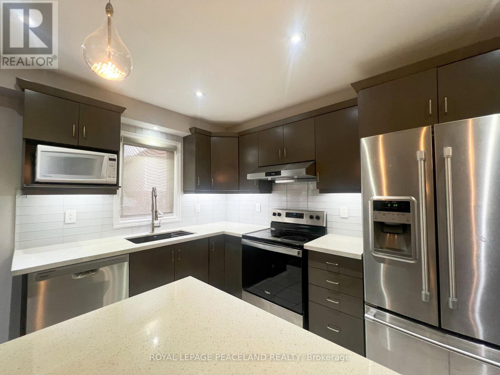 Photo 3 of 27 Leadenhall Road, Brampton ON