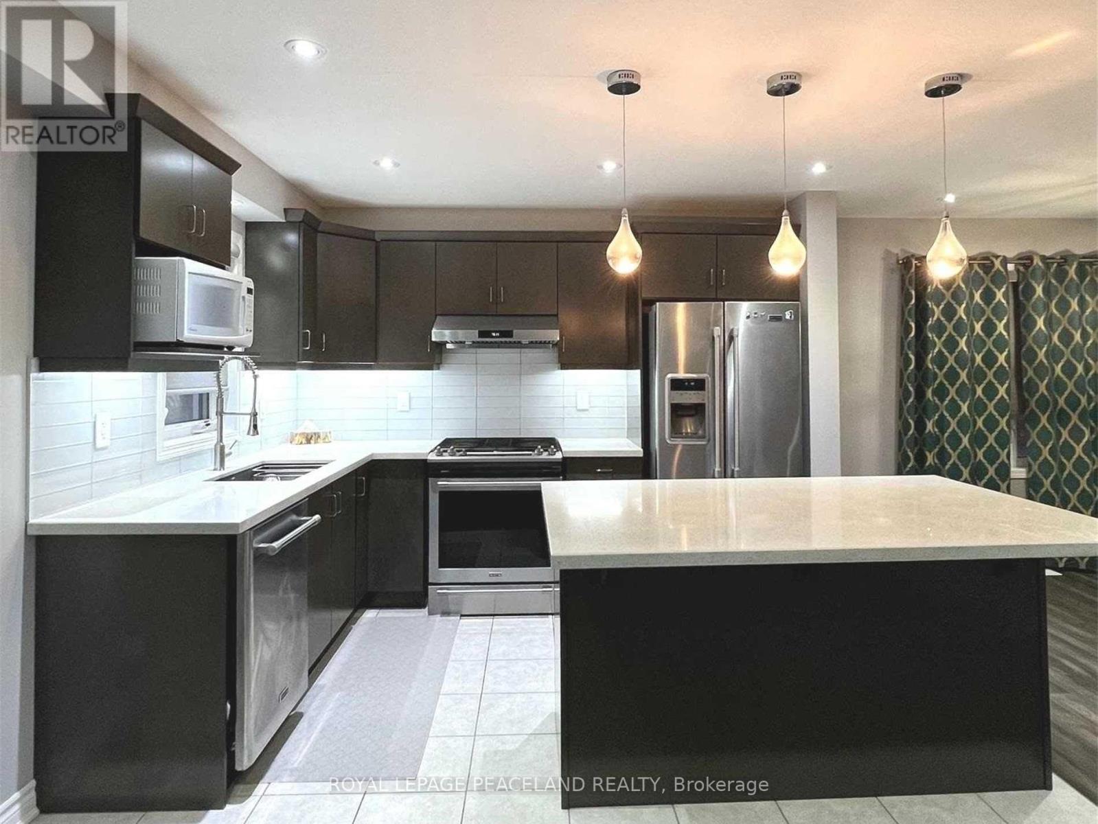 Photo 4 of 27 Leadenhall Road, Brampton ON