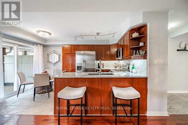 Photo 2 of 4 700 Neighbourhood Circle, Mississauga ON