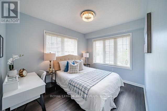 Photo 4 of 4 700 Neighbourhood Circle, Mississauga ON