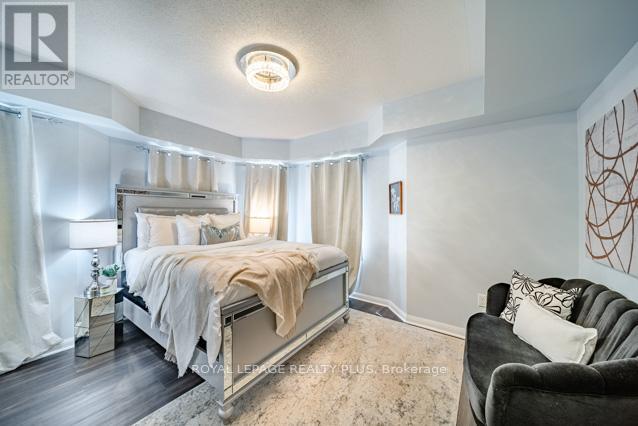 Photo 12 of 4 700 Neighbourhood Circle, Mississauga ON