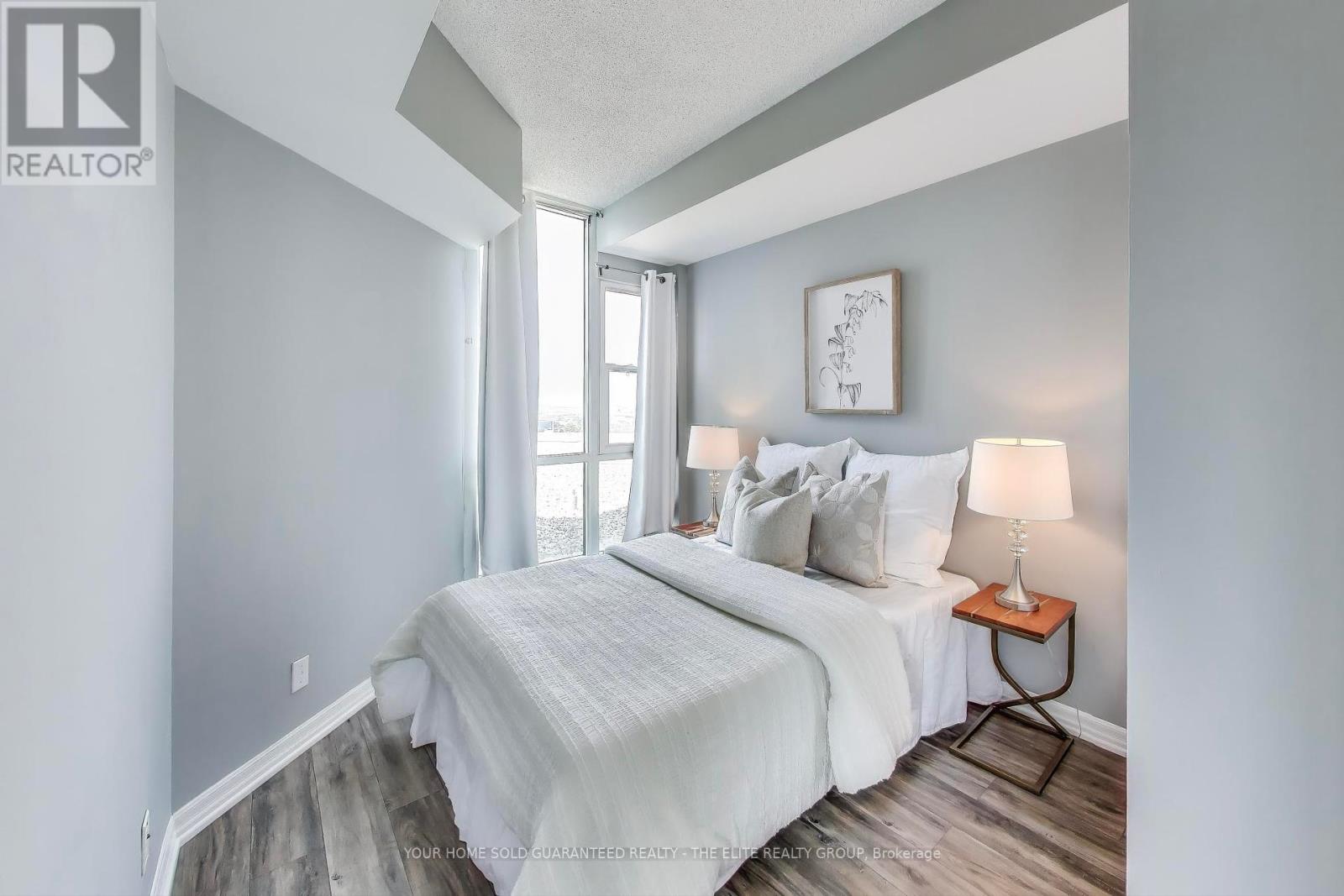 Photo 16 of 1107 220 Burnhamthorpe Road W, Mississauga ON