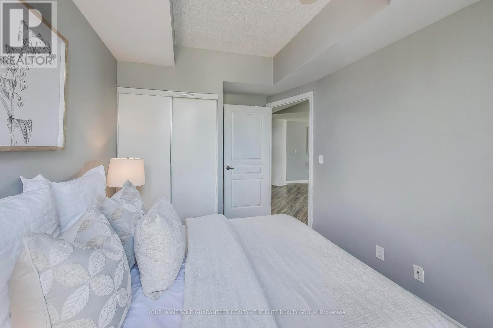 Photo 17 of 1107 220 Burnhamthorpe Road W, Mississauga ON