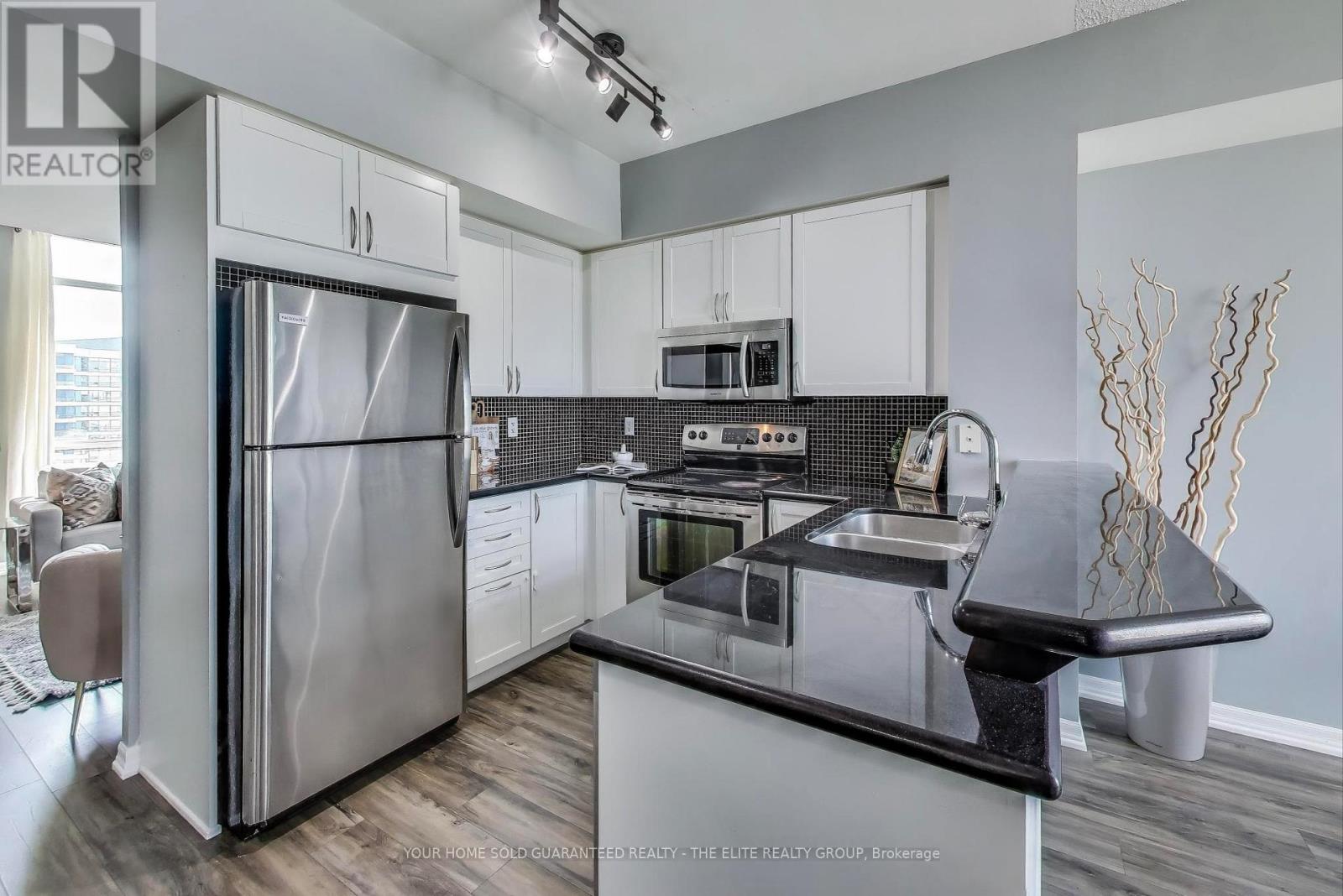 Photo 7 of 1107 220 Burnhamthorpe Road W, Mississauga ON
