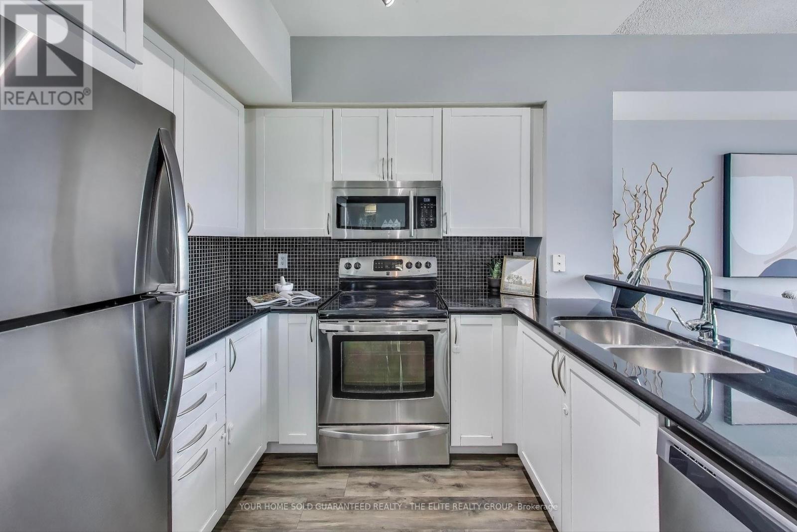 Photo 8 of 1107 220 Burnhamthorpe Road W, Mississauga ON