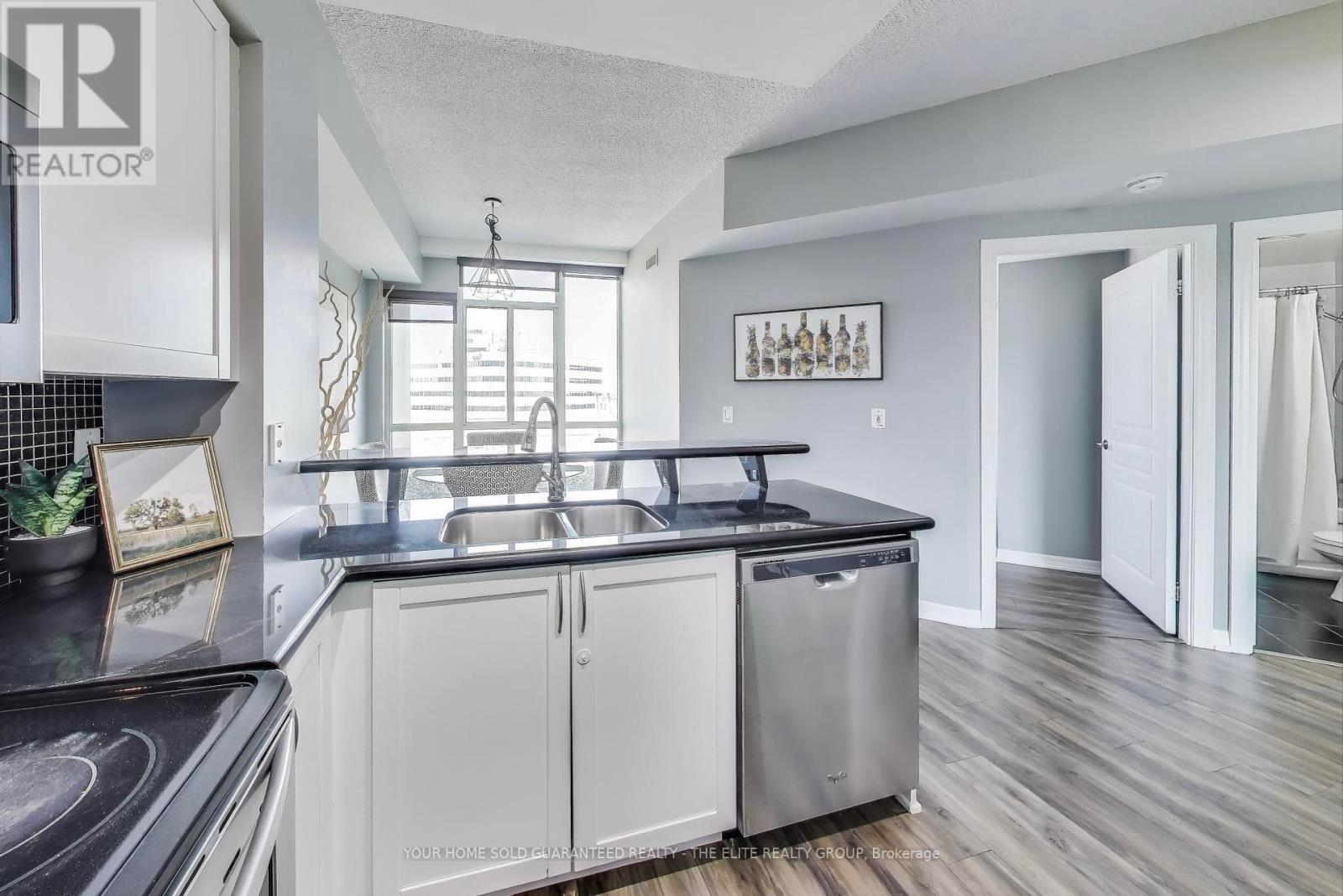Photo 9 of 1107 220 Burnhamthorpe Road W, Mississauga ON