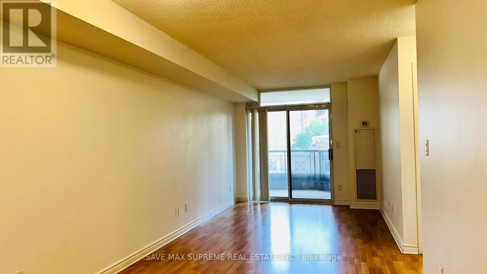 Photo 5 of 527 3888 Duke Of York Boulevard, Mississauga ON