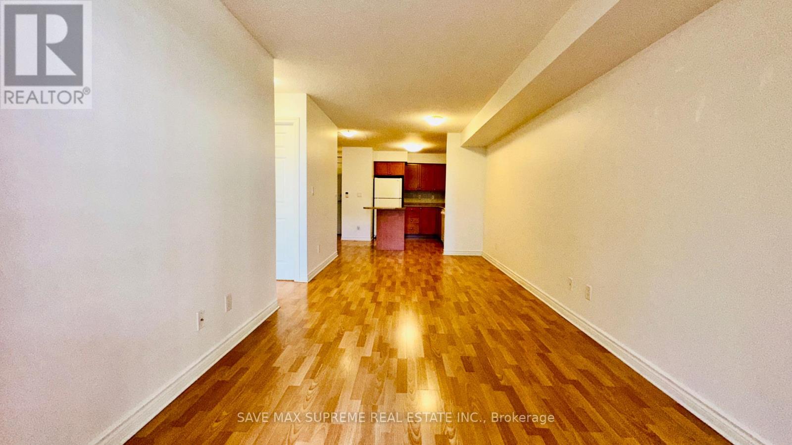 Photo 2 of 527 3888 Duke Of York Boulevard, Mississauga ON