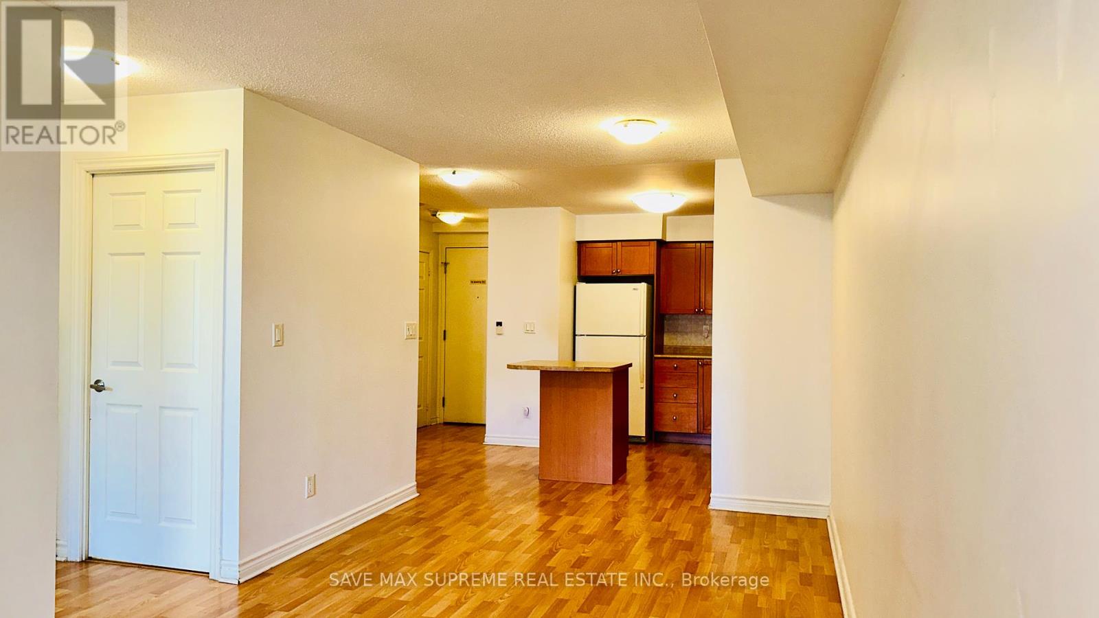Photo 39 of 527 3888 Duke Of York Boulevard, Mississauga ON