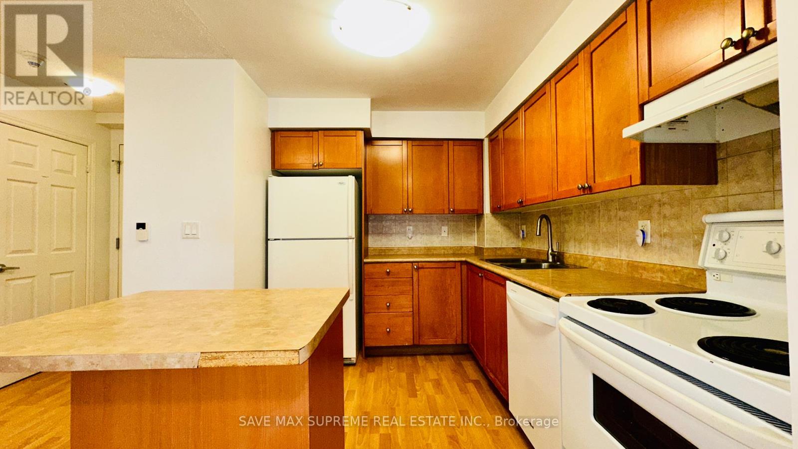 Photo 12 of 527 3888 Duke Of York Boulevard, Mississauga ON