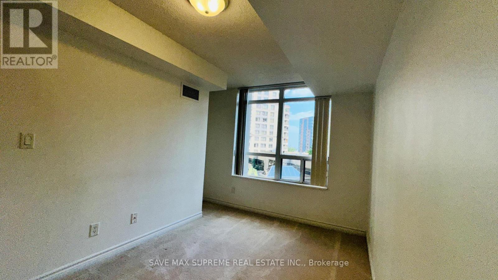 Photo 18 of 527 3888 Duke Of York Boulevard, Mississauga ON