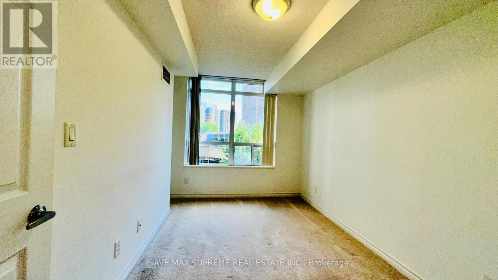 Photo 37 of 527 3888 Duke Of York Boulevard, Mississauga ON