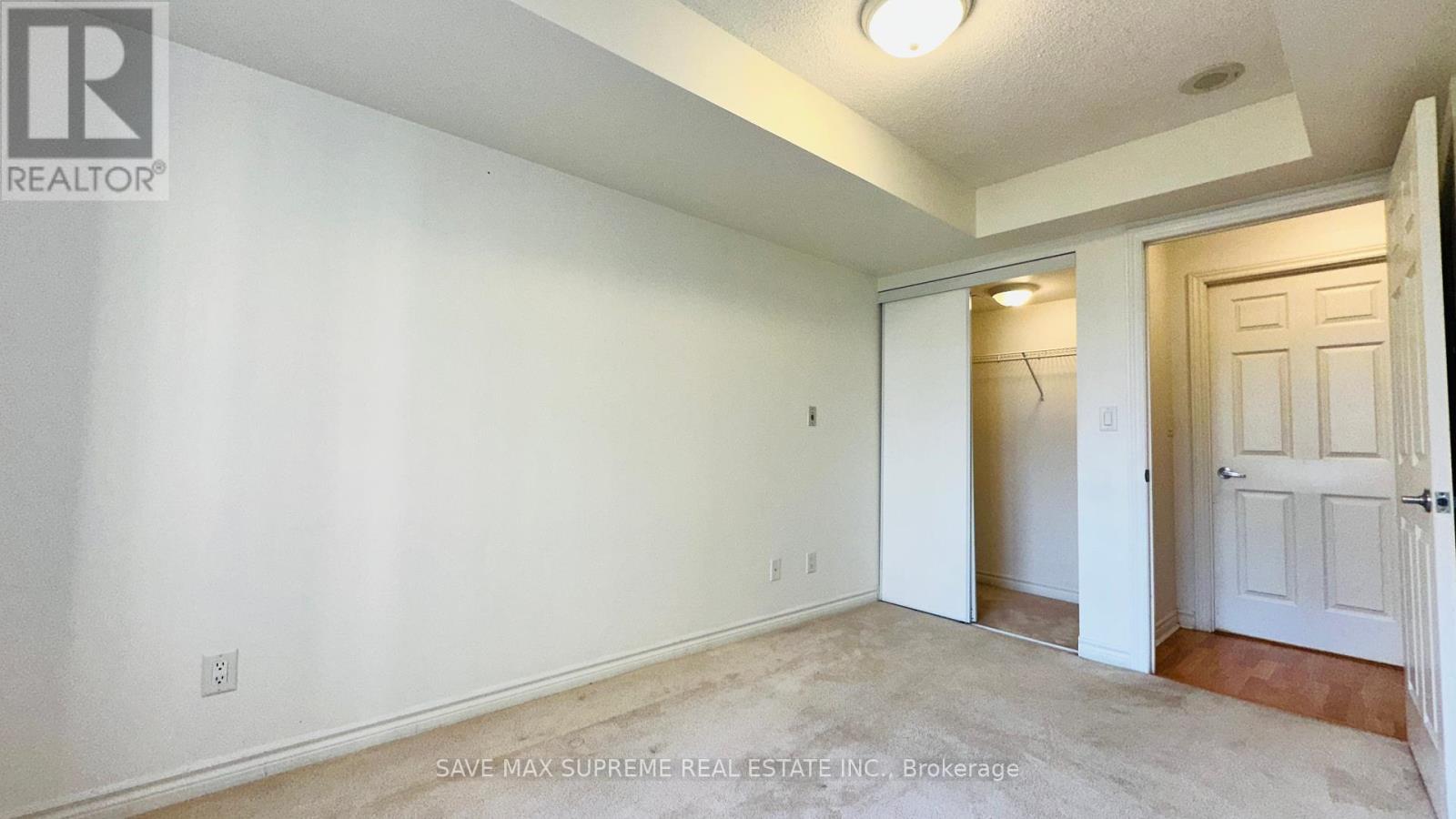 Photo 35 of 527 3888 Duke Of York Boulevard, Mississauga ON